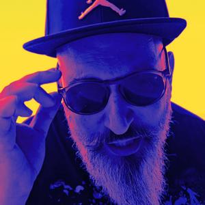 שי עגיב - מרקטינג רוקסטאר פודקאסט לוגו