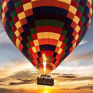 מסביב לעולם ב-88 - משה מורד פודקאסט לוגו