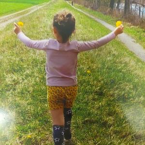 משהו שמאיר פודקאסט לוגו