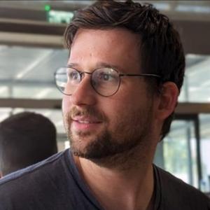 על הבפנוכו של מהפכת ה-AI פודקאסט לוגו