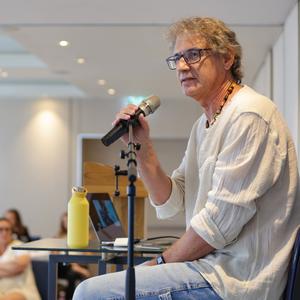 Be Water נעם מנלה פודקאסט לוגו